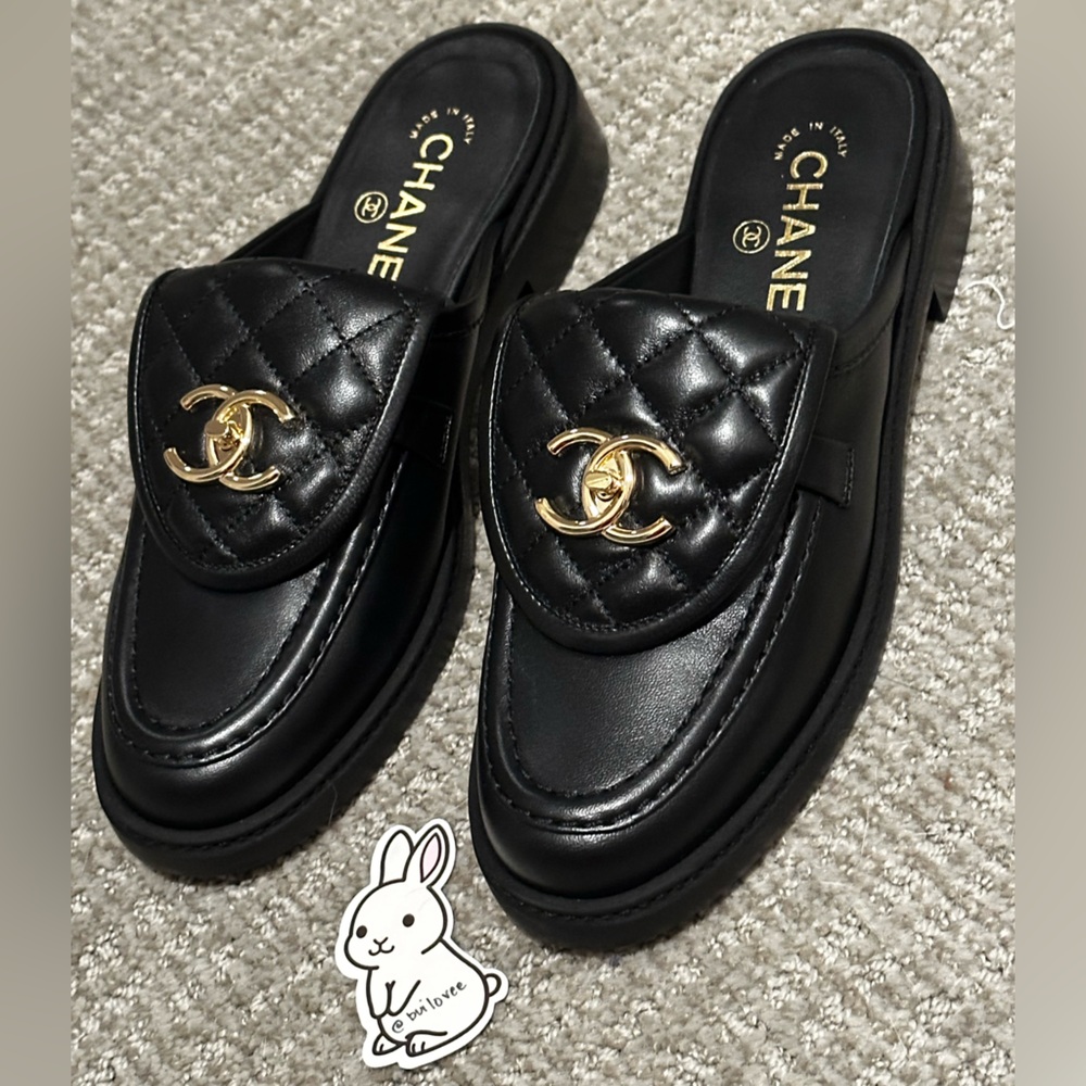 Chanel Shoes Loafers Black Quilted 25C Turnlock Mules Slides 37.5C EU NIB - Picture 4 of 11
